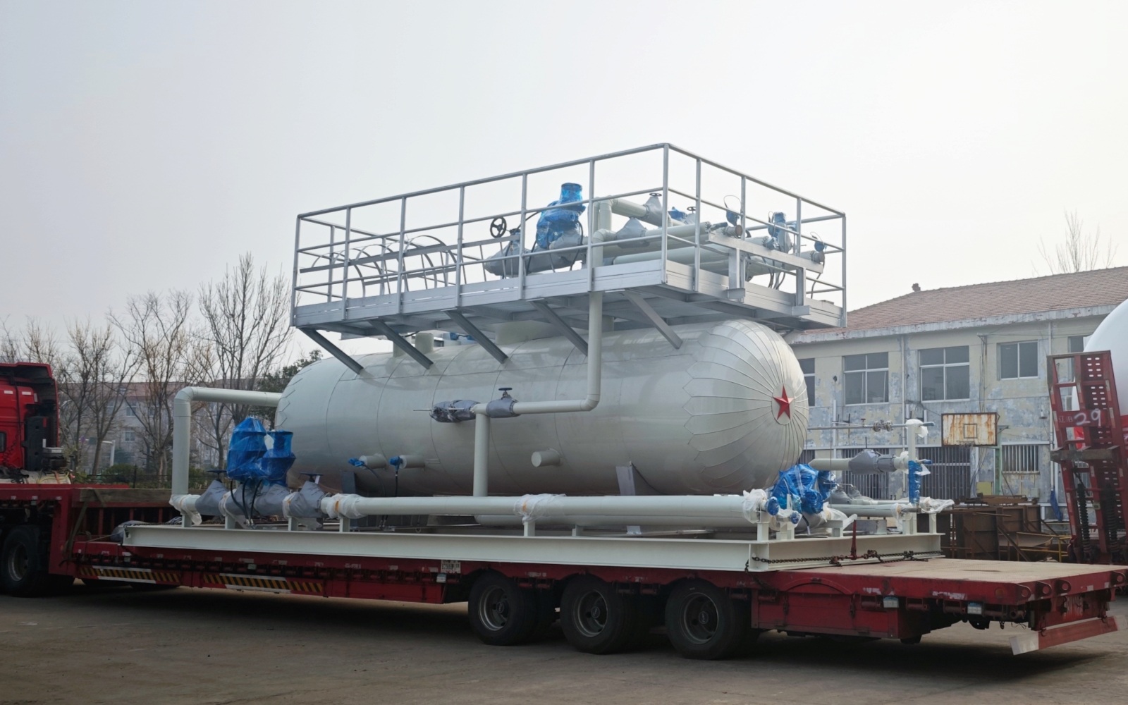 儲(chǔ)罐容器_壓力容器_低溫儲(chǔ)罐_菏澤花王壓力容器